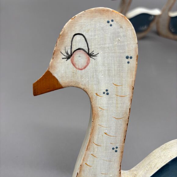 Vintage Wooden Geese Set of 4 Hand Painted Farmhouse Folk Art Mother w/ Babies - Picture 6 of 12